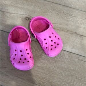 CROCS Pink Sandals with Ventilation and Textured Footbed toddler 6